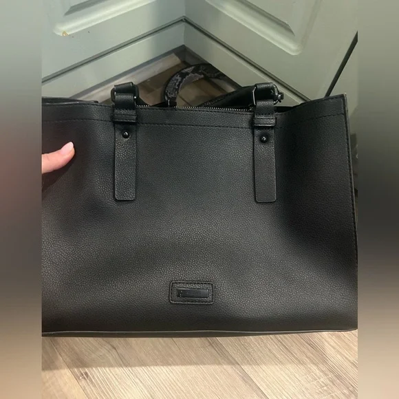 ALDO Black tote/bag/purse with snake skin design shoulder strap and key tassel - Picture 6 of 16